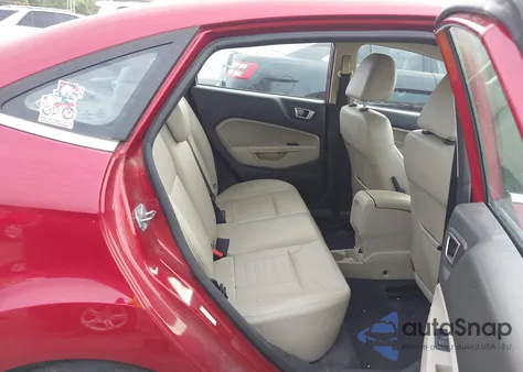 2015 Ford Fiesta Titanium z USA, uszkodzony, nr VIN 3FADP4CJ7FM175348